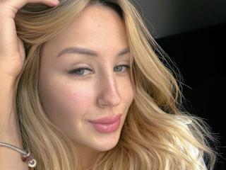 Sexy profile pic of VikkyLikky